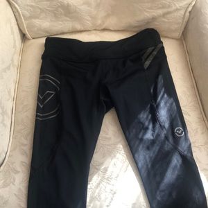 Virus cropped leggings